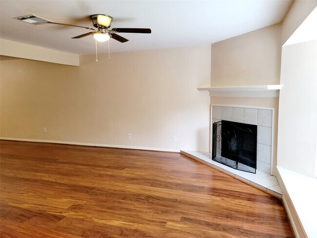 Foto del edificio - 2203 Place Rebecca Ln