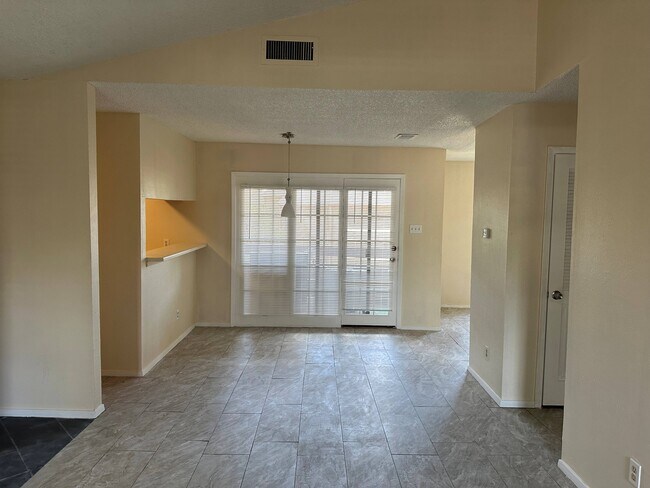 Comedor - 1909 Chasewood Cir