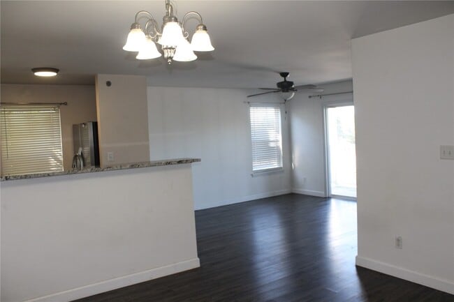 Foto del edificio - 2200 Spring Creek Ln