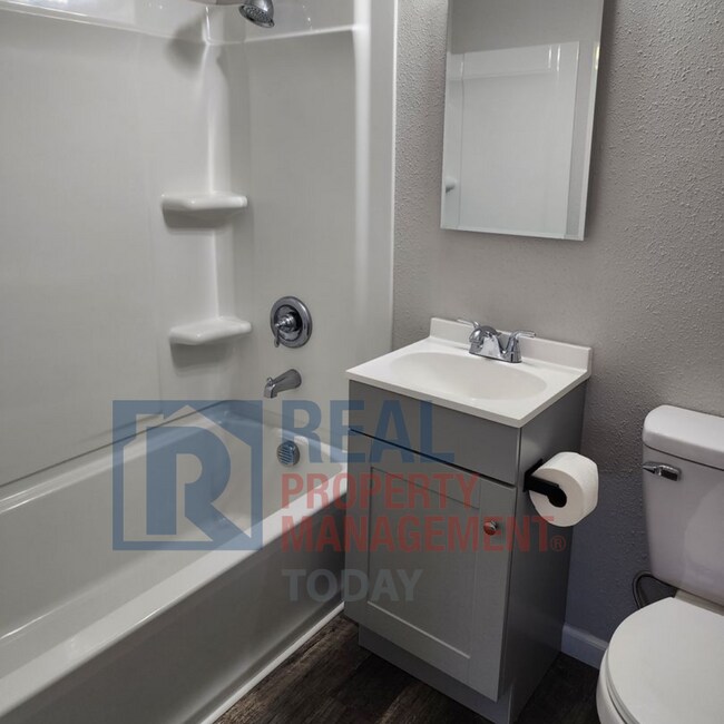 Foto del edificio - Great 1 Bedroom Duplex!