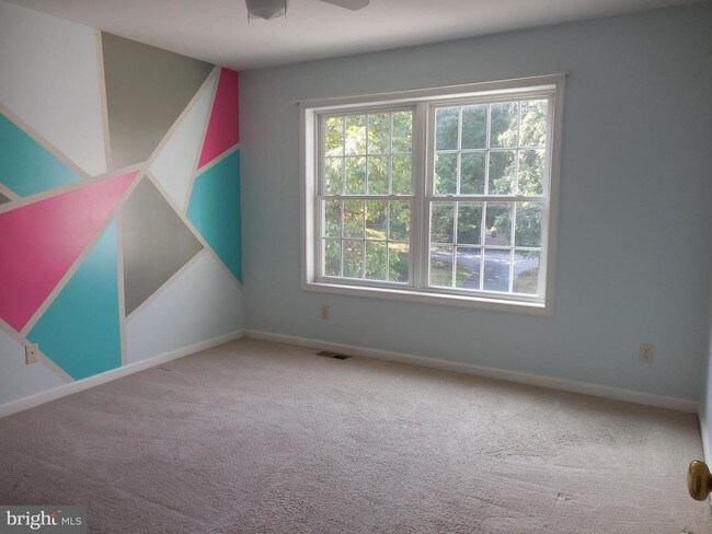 Building Photo - 240 Twin Lakes Dr