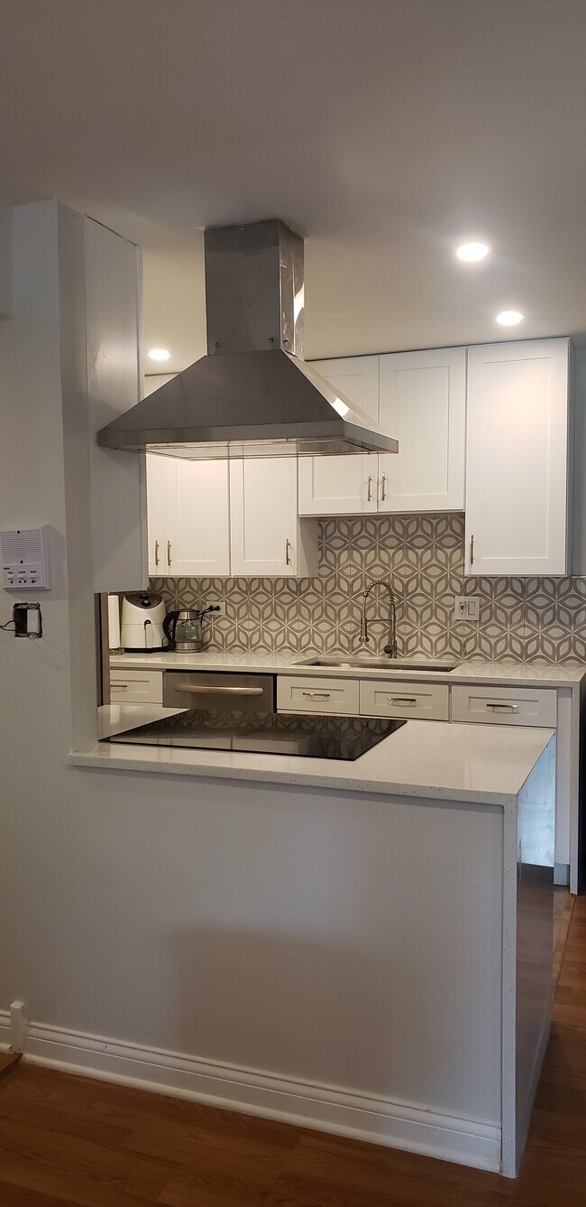 6119 Knoll Wood Ct Unit 201, Willowbrook, IL 60527 Condo for Rent in