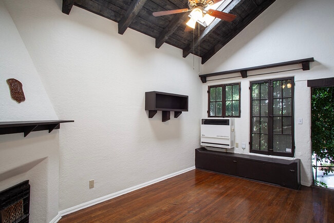 Foto del edificio - 1548 Cerro Gordo St