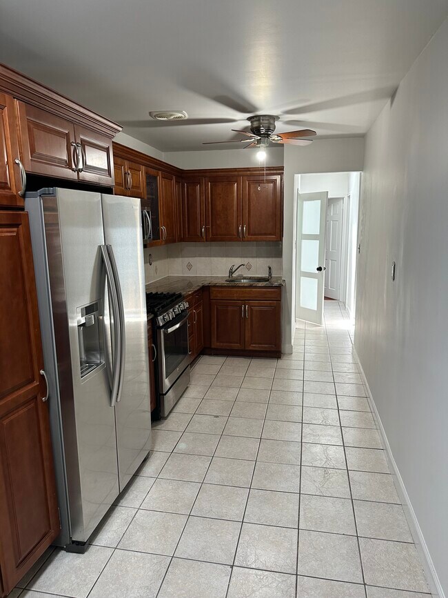 Building Photo - 626 E 83rd St