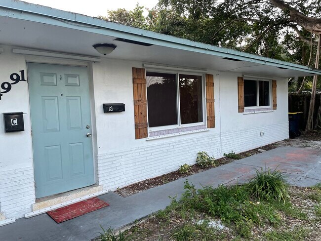 Foto del edificio - 4991 SW 27th Ave