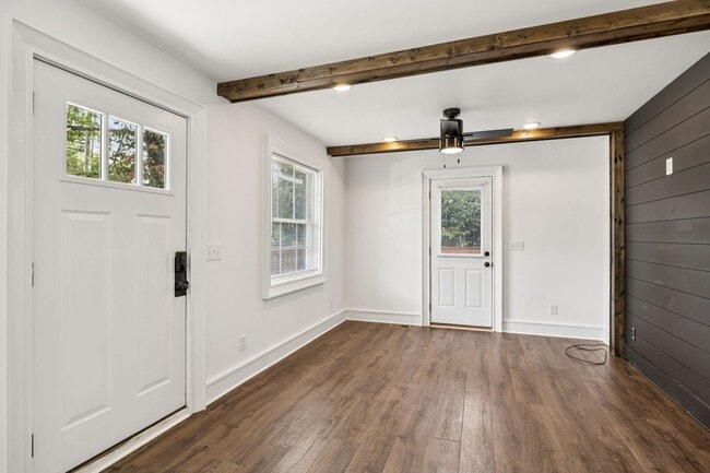 Building Photo - 1615 Cahal Ave