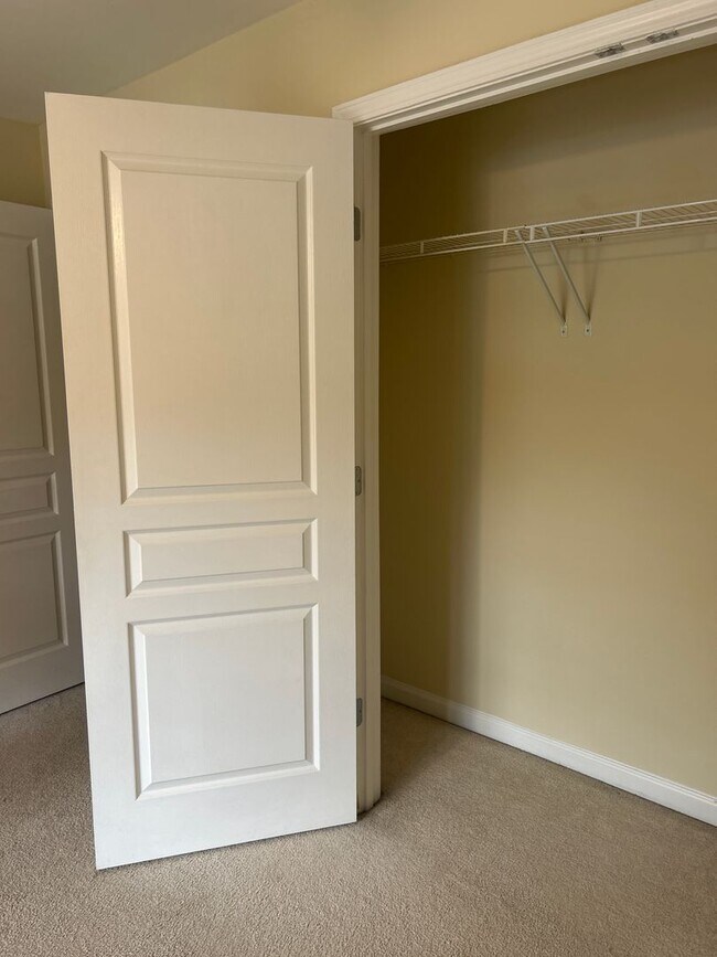 Building Photo - Two Bedrooms Available in this Three Bedroom Flat, Male Applicants!