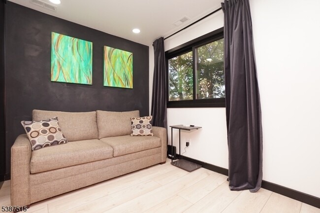 Building Photo - 20 Augusta Dr