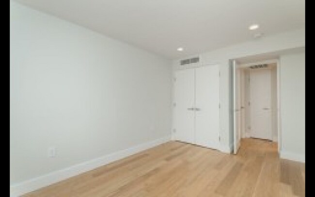 Building Photo - 335 Harvard St