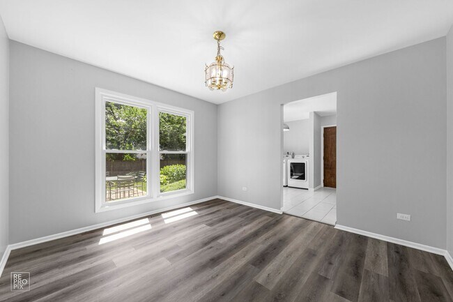 Foto del edificio - Cambridge Subdivision in Libertyville! Available June 23!