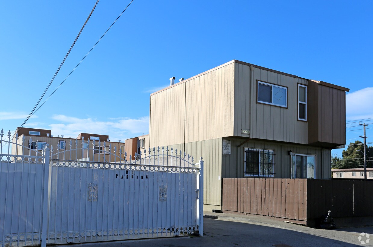 Building Photo - 2226 94th Ave