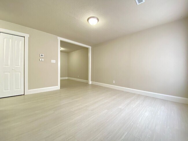 Foto del edificio - 3 Bedroom Home In Gary