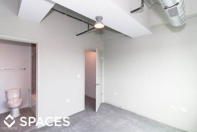 Foto del edificio - 1241 N Milwaukee Ave