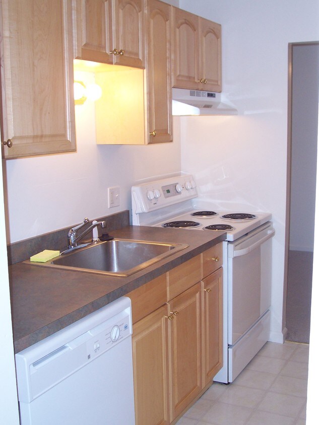 2100 Cedar Run Dr Unit 2100103, Camp Hill, PA 17011 Room for Rent in