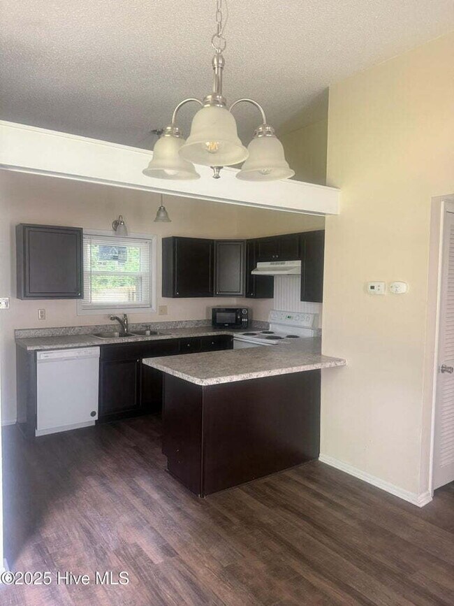 Foto del edificio - 137 Twinwood Dr