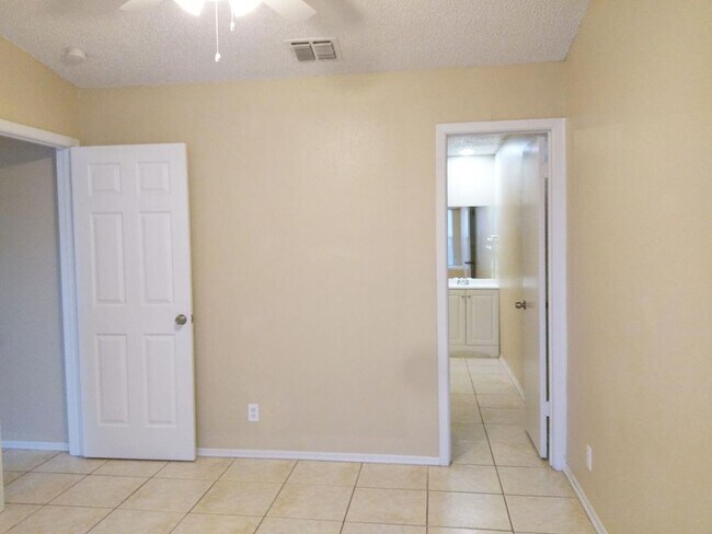 Esquina Shenandoah / Lawrence - 2514 Corian Glen Dr