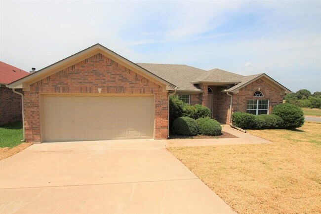 Building Photo - Beautifully Updated 4 Bedroom Near Jack El...