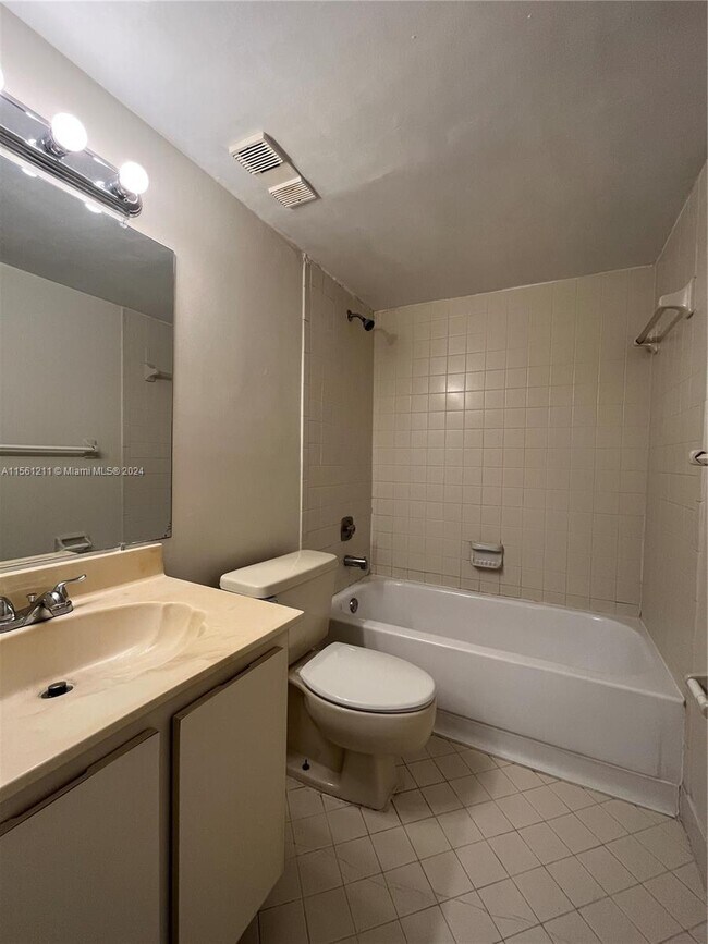 Foto del edificio - 207 Lake Pointe Dr