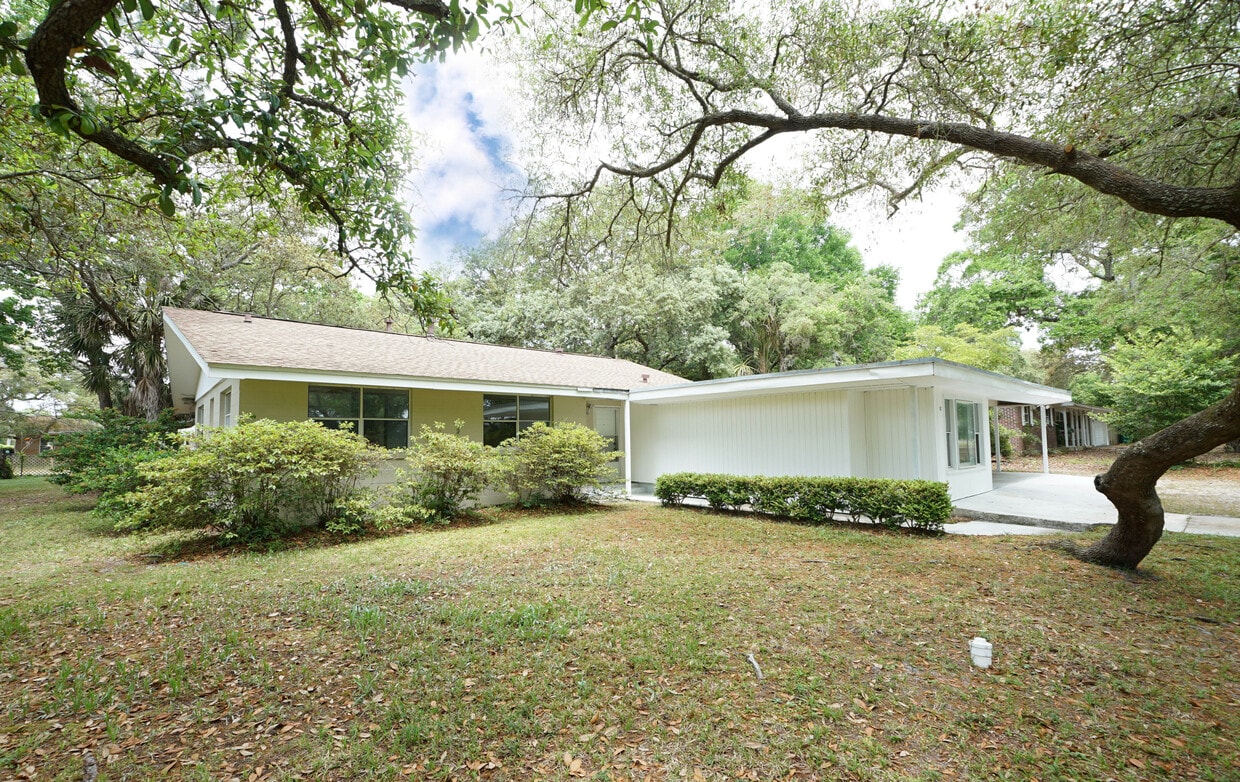 Front View - 62 Meigs Dr