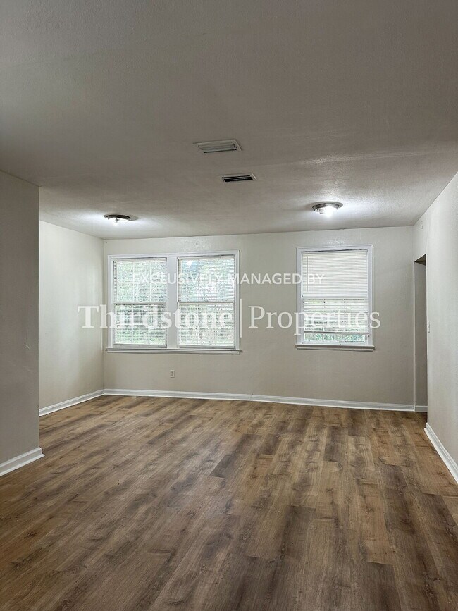 Foto del edificio - 7959 Concord Blvd W