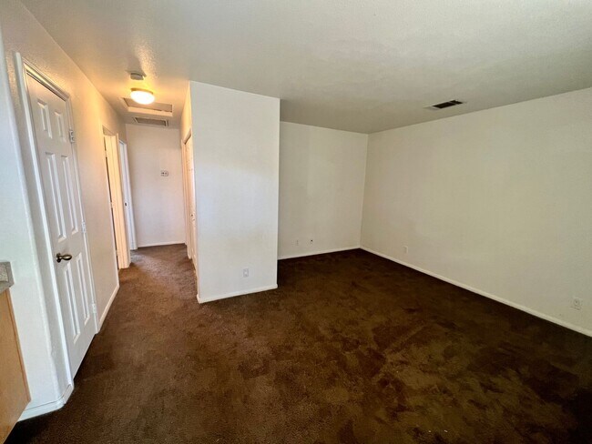 Building Photo - 6484 Desert Knoll Avenue