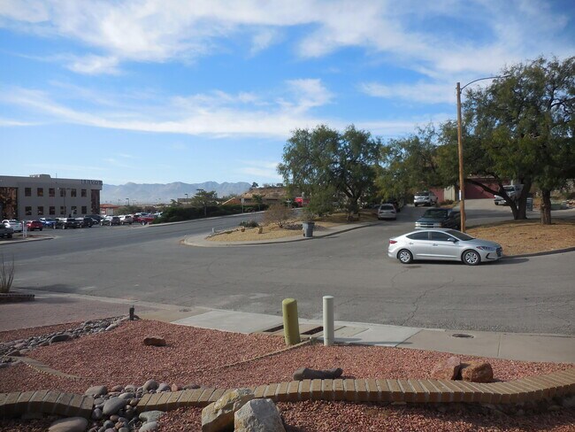 Building Photo - 1327 Murchison Dr