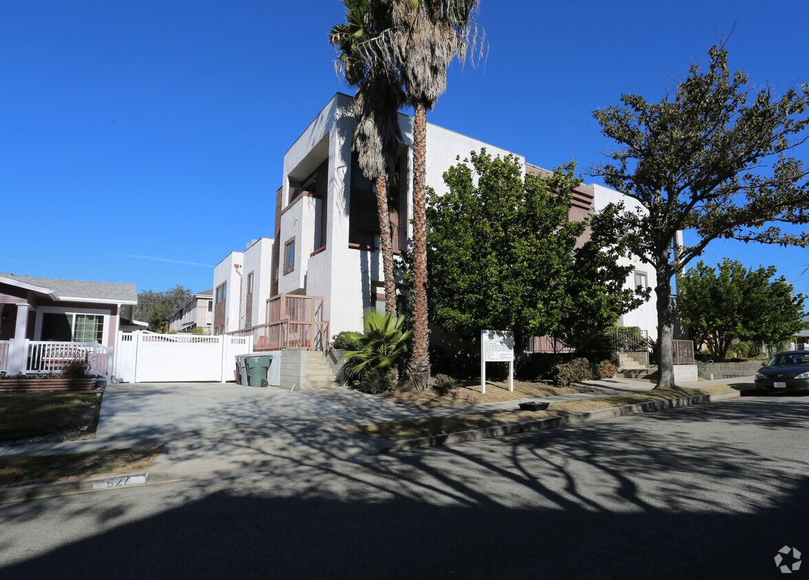 Building Photo - 617 Alexander St
