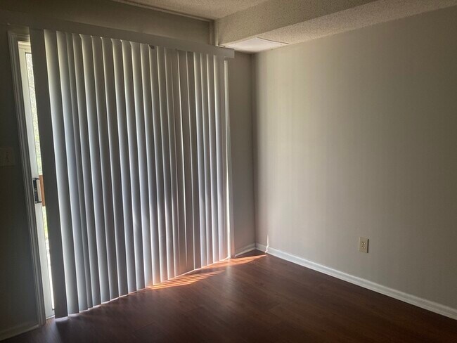 Foto del edificio - 1460 Sherwood Dr