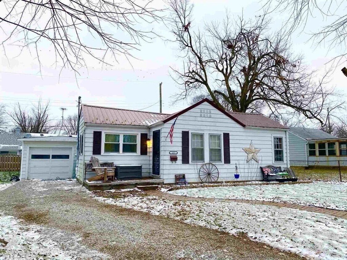 Primary Photo - 2 bedroom 1 bath home