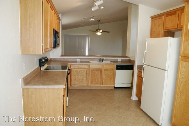 Building Photo - 3 br, 2 bath House - 2440 N Creek Vista Drive