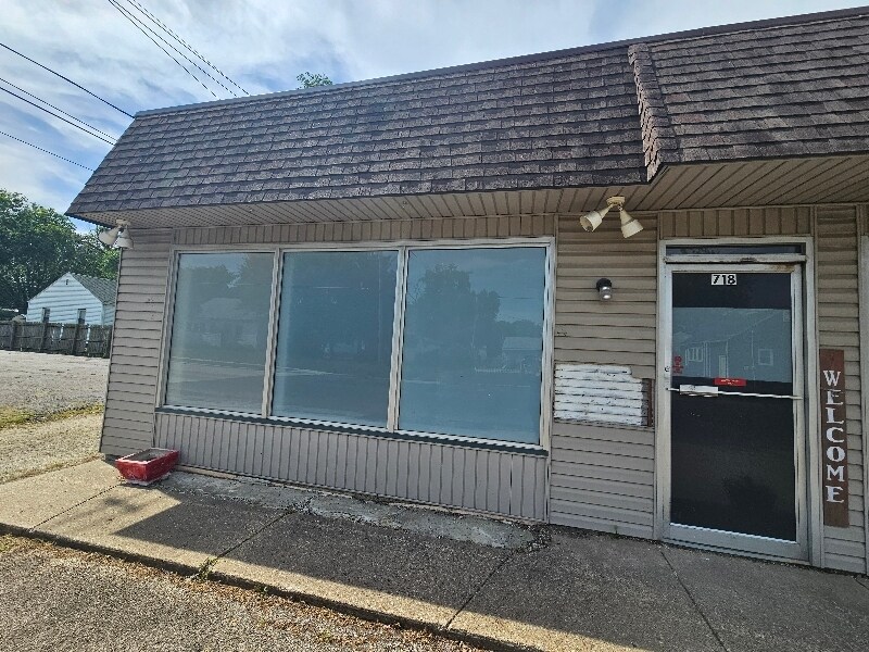 Primary Photo - 718 Derby St