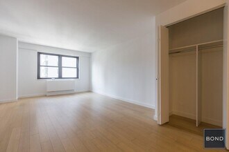 Building Photo - 222 E 39th St