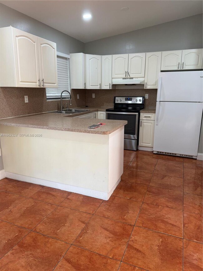 Foto del edificio - 19751 NW 52nd Ct