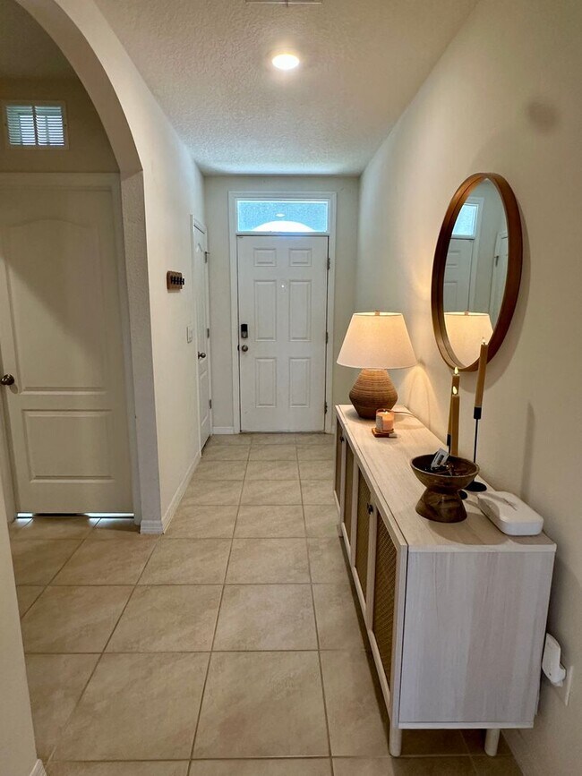 Foto del edificio - Now Available in Newest Up-and-Coming Neighborhood of Groveland