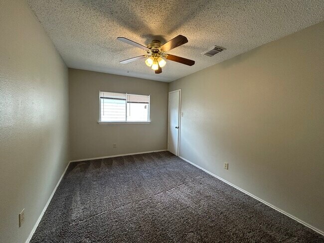 Foto del edificio - 407 Bluegrass Creek