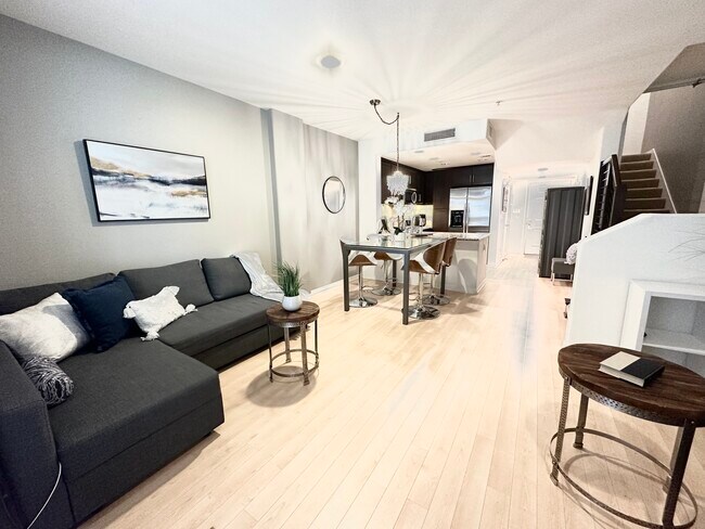 Foto del edificio - 931 E Walnut St