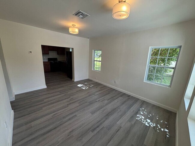 Foto del edificio - 1529 Providence Rd