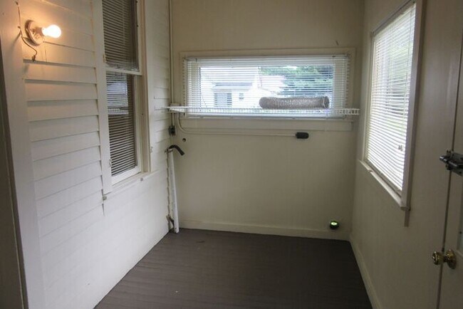 Foto del edificio - 2 Bedroom House with a Bonus Room