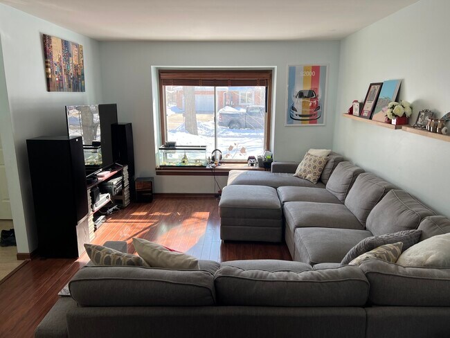 Building Photo - 1147 Greensfield Dr