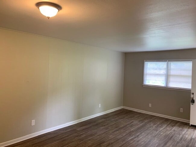 Building Photo - 1073-1075 Wisteria Dr SW