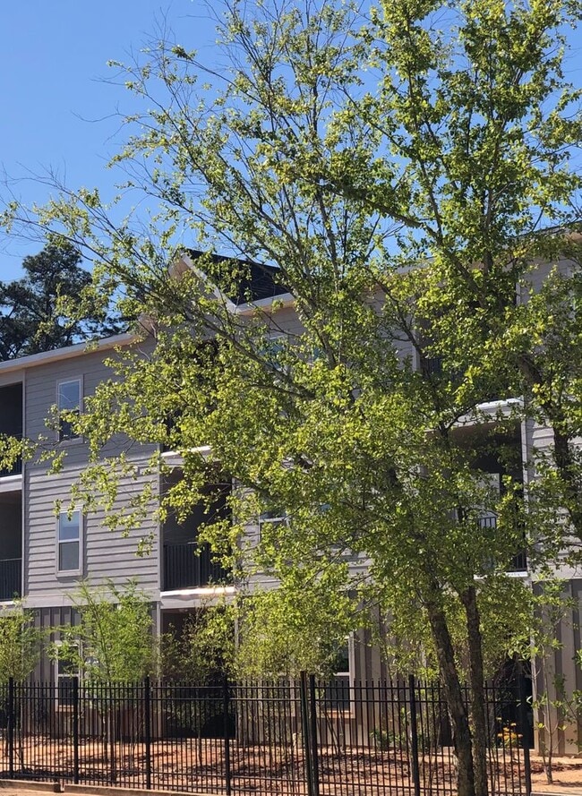 Building Photo - **Summer Leasing Promotion at Turtle Creek**