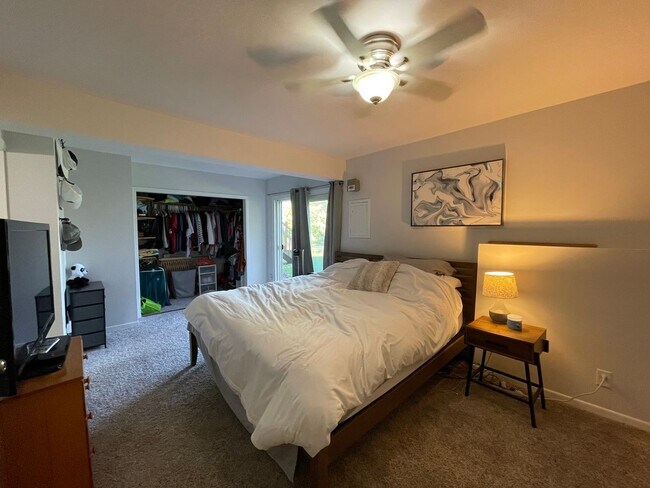 Foto del edificio - 2746-2748 Lyman Lane