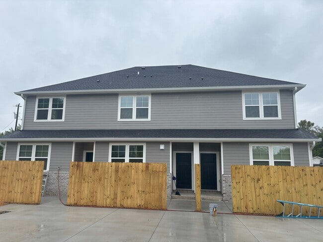 Building Photo - 439 Hobbs Ave