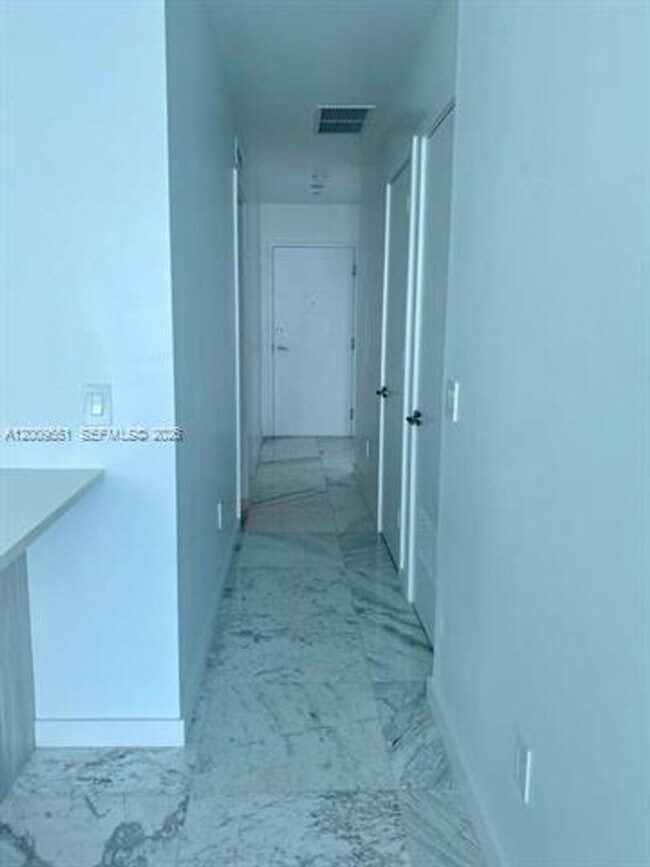 Foto del edificio - 480 NE 31st St