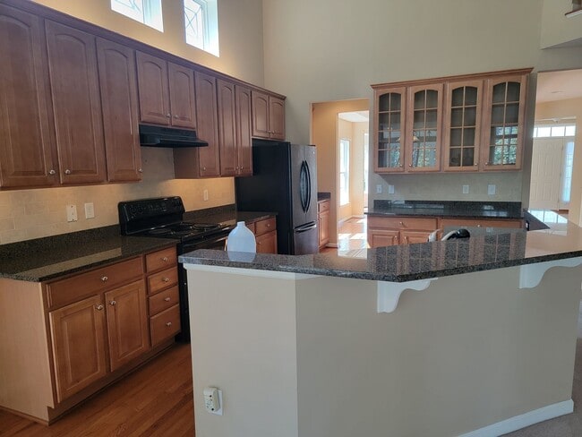 Building Photo - Location, comfort, and style—all in one place!