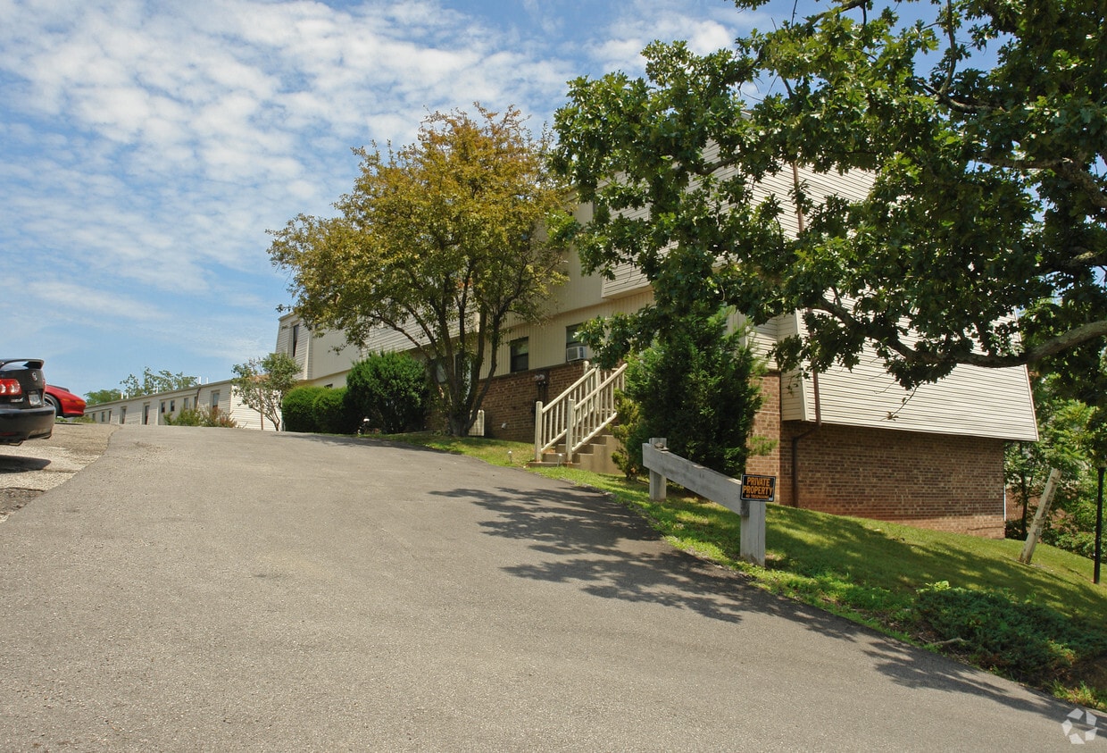 123 Oakwood Rd, Charleston, WV 25314 Apartments in Charleston, WV