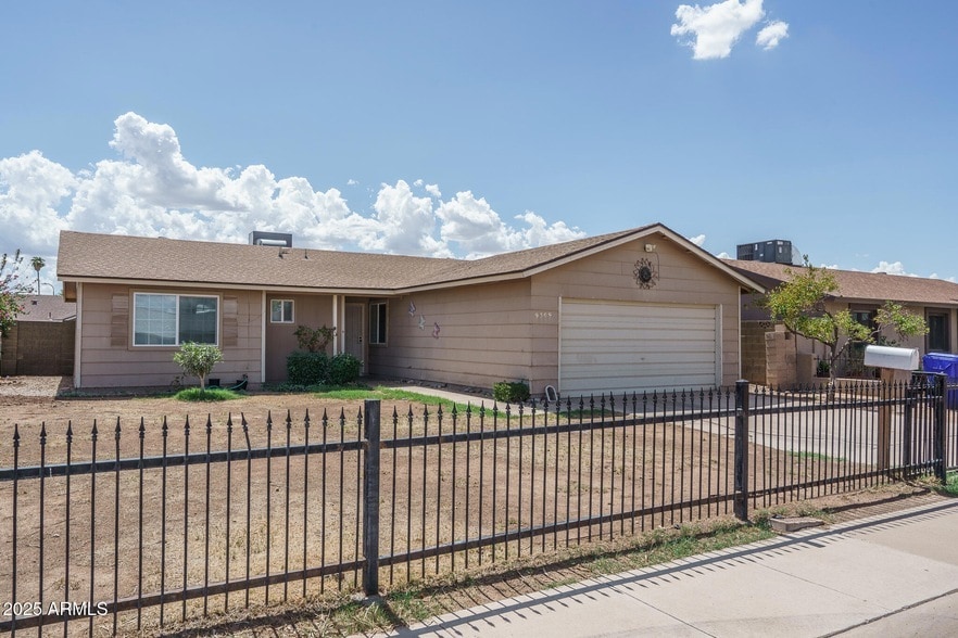 Primary Photo - 9509 W Pierce St