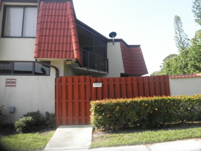 Foto del edificio - 3836 Victoria Dr