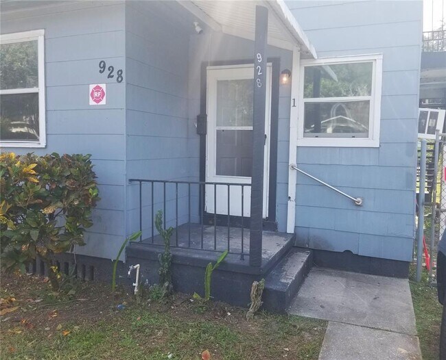 Building Photo - 928 9th Ave S