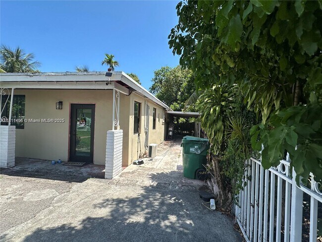 Foto del edificio - 510 NW 146th St